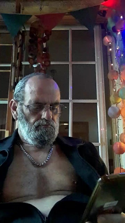 Orlandozsur_ live cam on Cam4