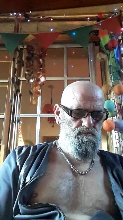 Orlandozsur_ live cam on Cam4