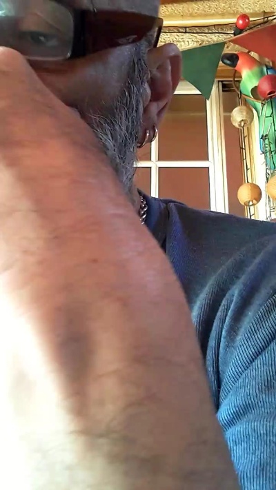 Orlandozsur_ live cam on Cam4