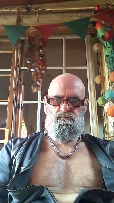 Orlandozsur_ live cam on Cam4