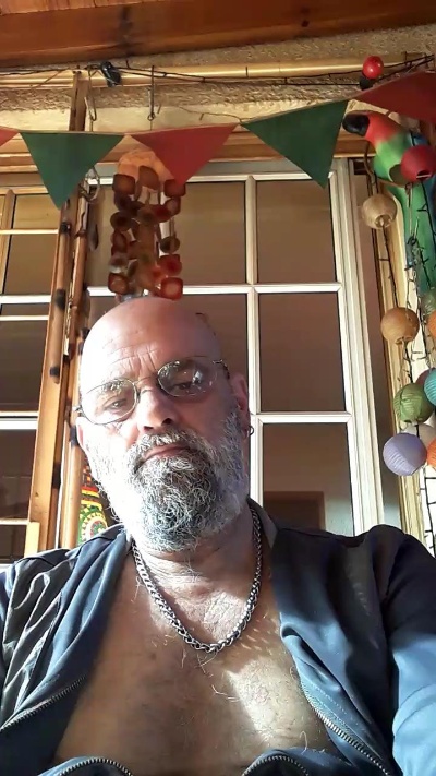 Orlandozsur_ live cam on Cam4