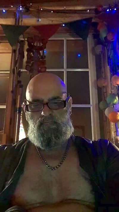 Orlandozsur_ live cam on Cam4