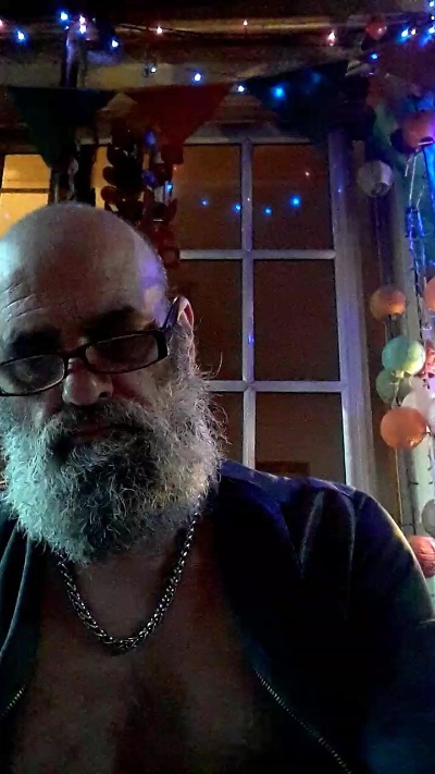 Orlandozsur_ live cam on Cam4