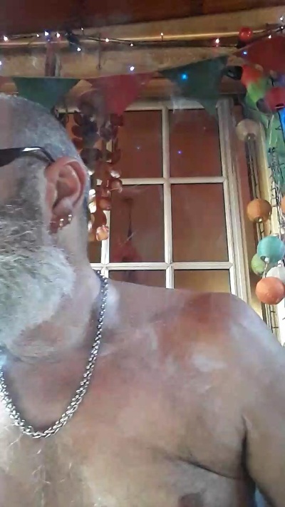 Orlandozsur_ live cam on Cam4