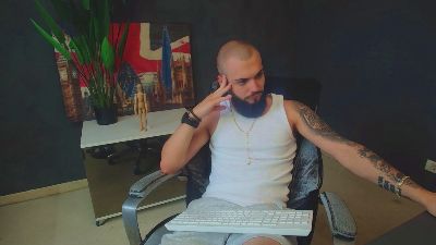 OscarWills live cam on Cam4