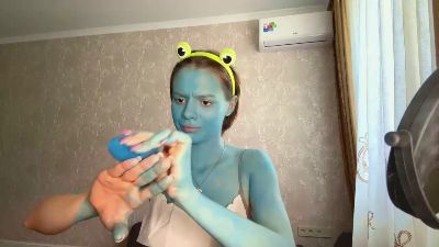 OuidaWilfong live cam on Cam4