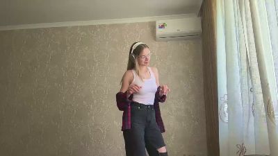 OuidaWilfong live cam on Cam4