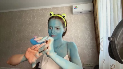 OuidaWilfong live cam on Cam4