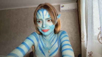 OuidaWilfong live cam on Cam4