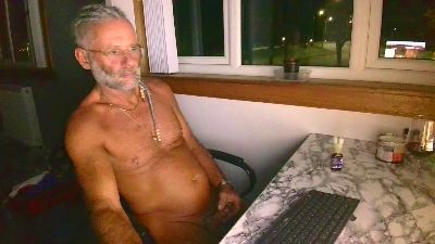 P0ppermeup live cam on Cam4