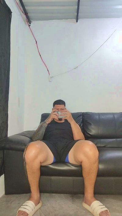 PELAHKWEEDMAN live cam on Cam4