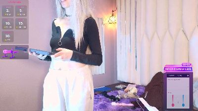 PINKY_DOLL777 live cam on Cam4