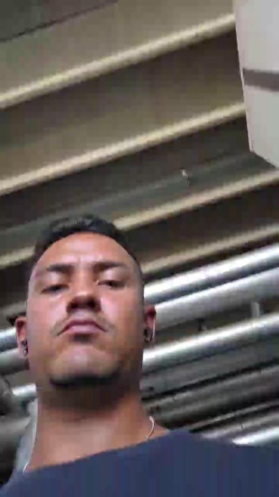 Pablohermano95 live cam on Cam4