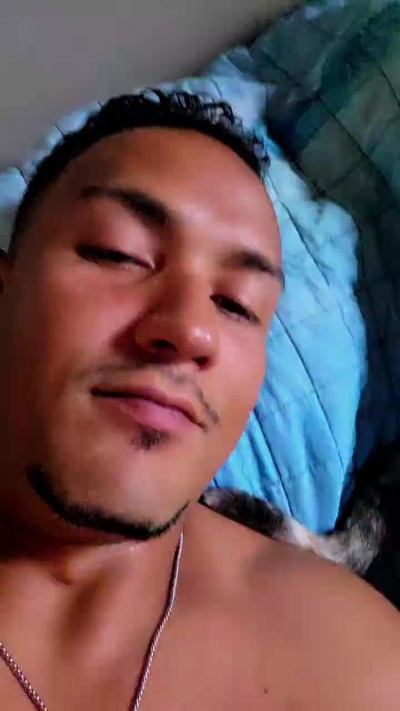 Pablohermano95 live cam on Cam4