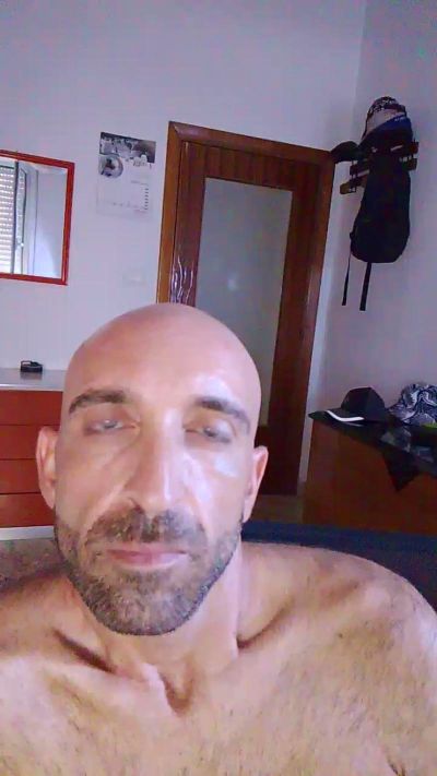 Papi_hottt live cam on Cam4