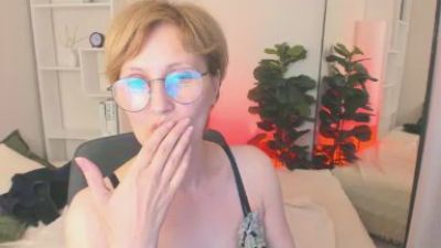 ParisCherry live cam on Cam4