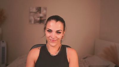 Pauline_2005 live cam on Cam4