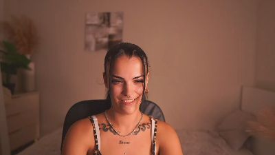 Pauline_2005 live cam on Cam4