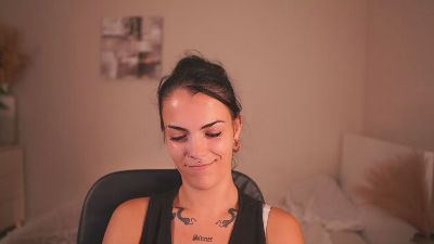 Pauline_2005 live cam on Cam4