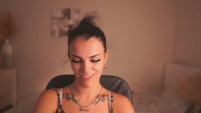 Pauline_2005 live cam on Cam4