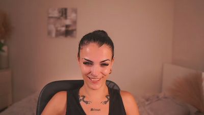 Pauline_2005 live cam on Cam4