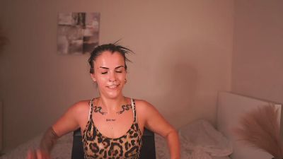 Pauline_2005 live cam on Cam4