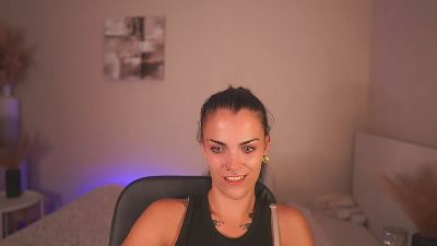 Pauline_2005 live cam on Cam4