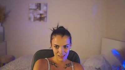 Pauline_2005 live cam on Cam4