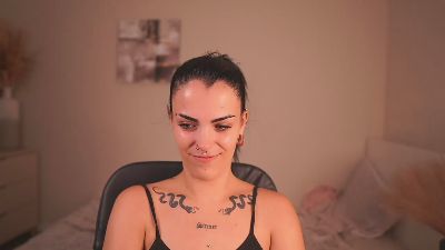 Pauline_2005 live cam on Cam4