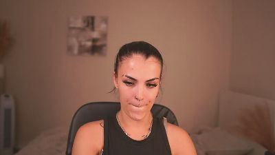 Pauline_2005 live cam on Cam4