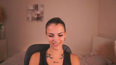 Pauline_2005 live cam on Cam4