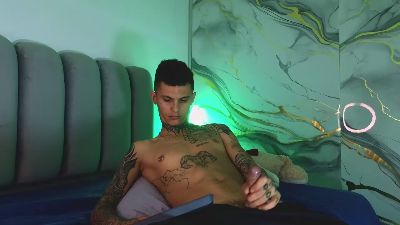 Paulo_527 live cam on Cam4