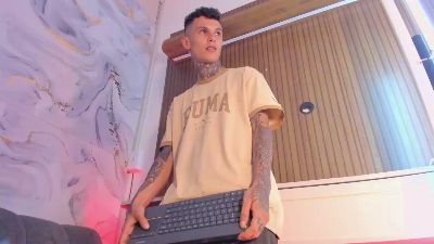 Paulo_527 live cam on Cam4