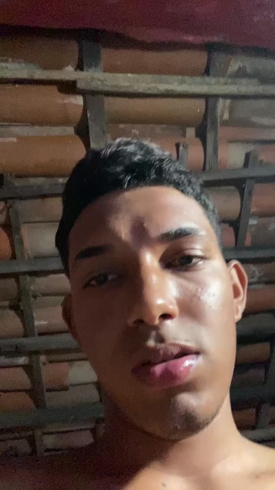 Pauzudo18vini live cam profile