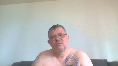 Pawelinio69 live cam on Cam4