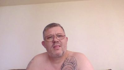 Pawelinio69 live cam on Cam4