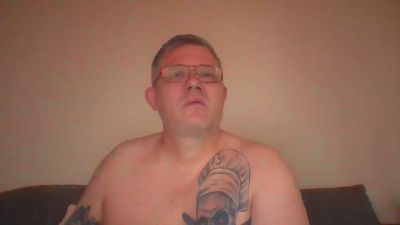 Pawelinio69 live cam on Cam4
