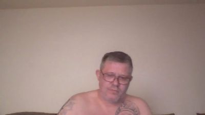 Pawelinio69 live cam on Cam4
