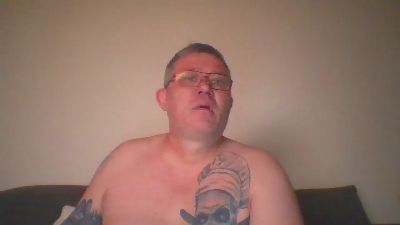 Pawelinio69 live cam on Cam4