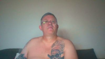 Pawelinio69 live cam on Cam4