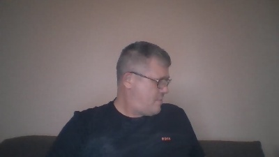 Pawelinio69 live cam on Cam4
