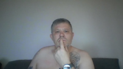 Pawelinio69 live cam on Cam4