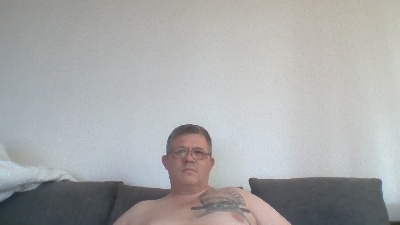 Pawelinio69 live cam on Cam4