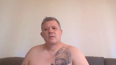 Pawelinio69 live cam on Cam4