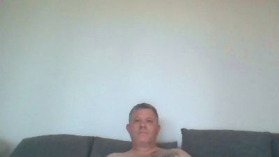 Pawelinio69 live cam on Cam4