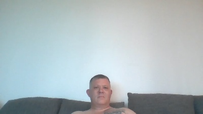 Pawelinio69 live cam on Cam4
