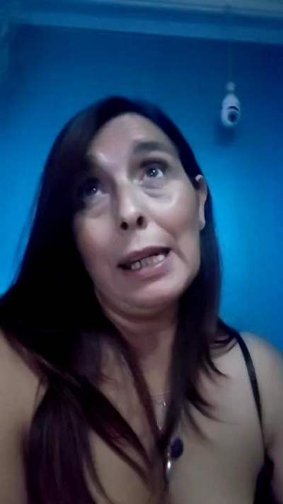 Watch  Pelirroja_69 live on Cam4