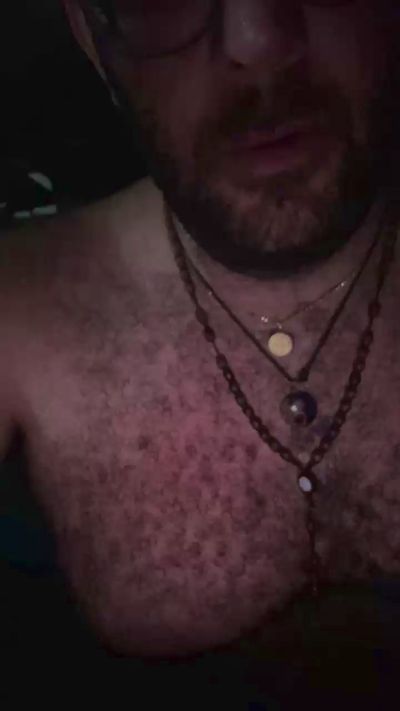 Peludeteee live cam on Cam4