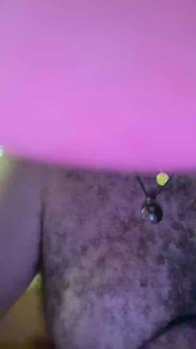 Peludeteee live cam on Cam4