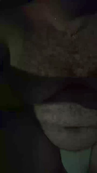 Peludeteee live cam on Cam4